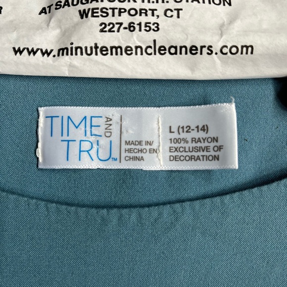 Time & Tru Long Sleeve Pretty Top - Picture 6 of 7